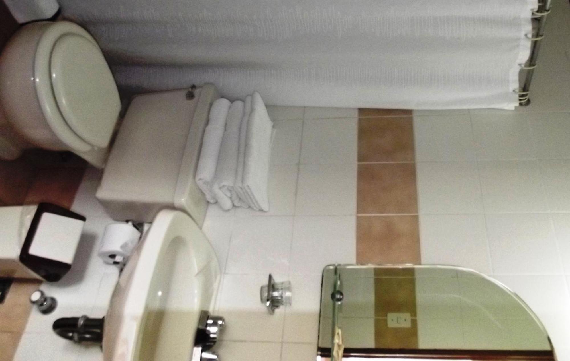 Hostal Gemina Lima Luaran gambar