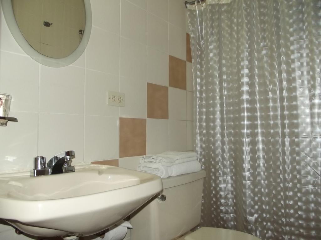 Hostal Gemina Lima Bilik gambar