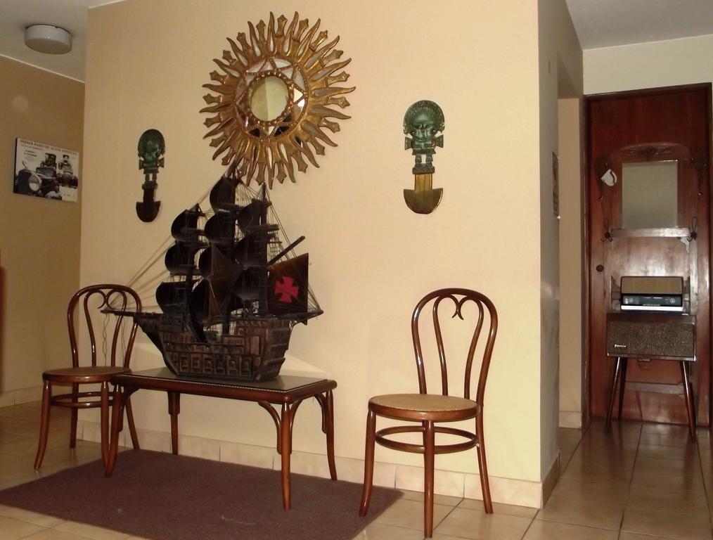 Hostal Gemina Lima Luaran gambar
